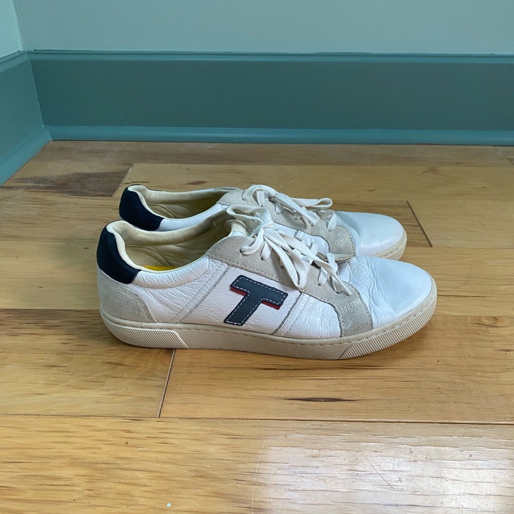 Tom’s Lowtop sneaker size 9